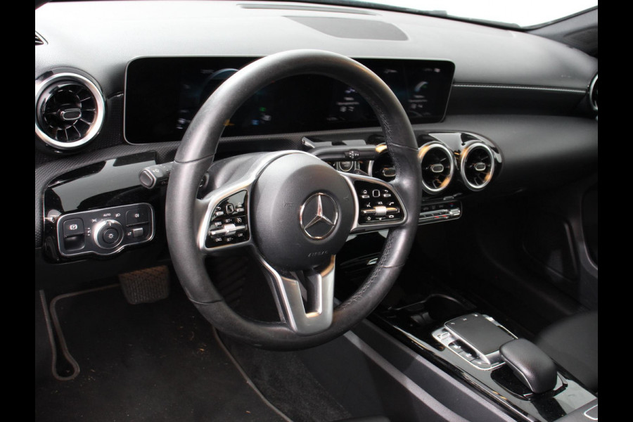 Mercedes-Benz A-Klasse 200 163pk Automaat Advantage Proressive Style Navigatie Virtual Cockpit Climate control Half leder Camera Parkeer Sensoren Lichtmetalen Velgen Cruise Control Stoelverwarming