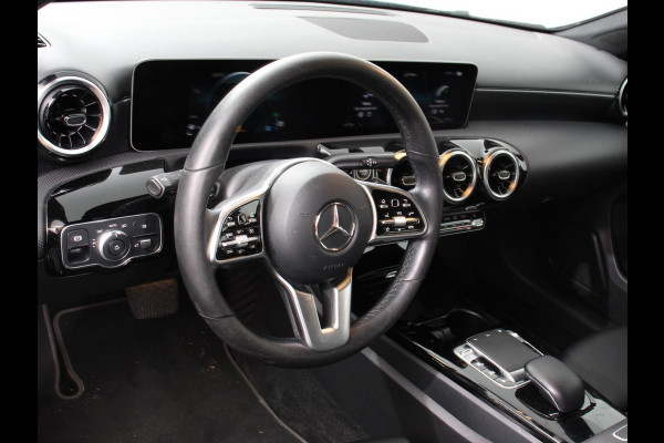 Mercedes-Benz A-Klasse 200 163pk Automaat Advantage Proressive Style Navigatie Virtual Cockpit Climate control Half leder Camera Parkeer Sensoren Lichtmetalen Velgen Cruise Control Stoelverwarming