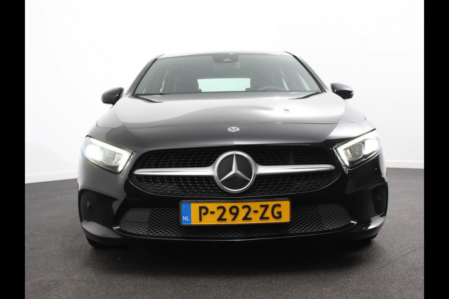Mercedes-Benz A-Klasse 200 163pk Automaat Advantage Proressive Style Navigatie Virtual Cockpit Climate control Half leder Camera Parkeer Sensoren Lichtmetalen Velgen Cruise Control Stoelverwarming