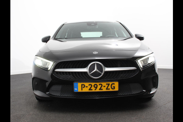 Mercedes-Benz A-Klasse 200 163pk Automaat Advantage Proressive Style Navigatie Virtual Cockpit Climate control Half leder Camera Parkeer Sensoren Lichtmetalen Velgen Cruise Control Stoelverwarming