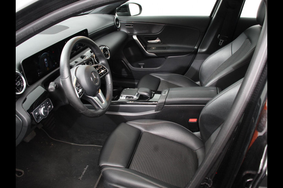 Mercedes-Benz A-Klasse 200 163pk Automaat Advantage Proressive Style Navigatie Virtual Cockpit Climate control Half leder Camera Parkeer Sensoren Lichtmetalen Velgen Cruise Control Stoelverwarming