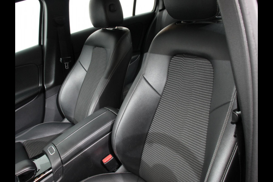 Mercedes-Benz A-Klasse 200 163pk Automaat Advantage Proressive Style Navigatie Virtual Cockpit Climate control Half leder Camera Parkeer Sensoren Lichtmetalen Velgen Cruise Control Stoelverwarming