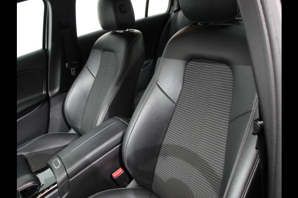 Mercedes-Benz A-Klasse 200 163pk Automaat Advantage Proressive Style Navigatie Virtual Cockpit Climate control Half leder Camera Parkeer Sensoren Lichtmetalen Velgen Cruise Control Stoelverwarming