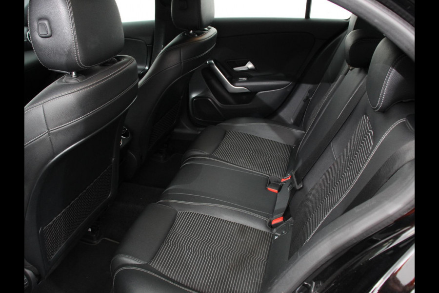 Mercedes-Benz A-Klasse 200 163pk Automaat Advantage Proressive Style Navigatie Virtual Cockpit Climate control Half leder Camera Parkeer Sensoren Lichtmetalen Velgen Cruise Control Stoelverwarming