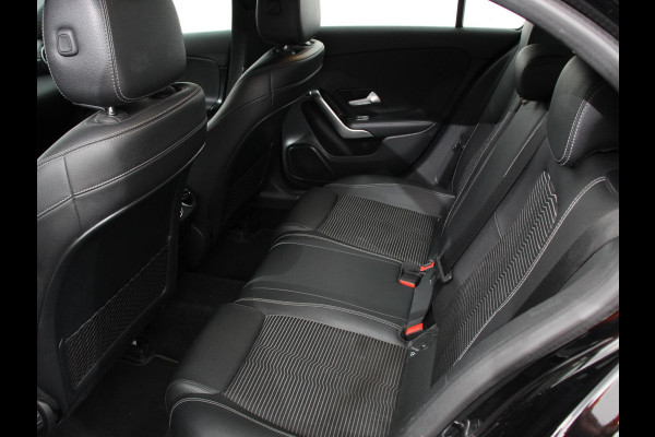 Mercedes-Benz A-Klasse 200 163pk Automaat Advantage Proressive Style Navigatie Virtual Cockpit Climate control Half leder Camera Parkeer Sensoren Lichtmetalen Velgen Cruise Control Stoelverwarming