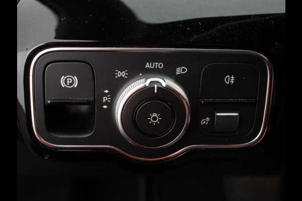 Mercedes-Benz A-Klasse 200 163pk Automaat Advantage Proressive Style Navigatie Virtual Cockpit Climate control Half leder Camera Parkeer Sensoren Lichtmetalen Velgen Cruise Control Stoelverwarming