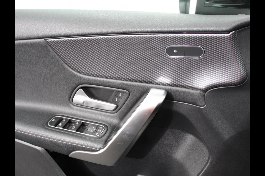 Mercedes-Benz A-Klasse 200 163pk Automaat Advantage Proressive Style Navigatie Virtual Cockpit Climate control Half leder Camera Parkeer Sensoren Lichtmetalen Velgen Cruise Control Stoelverwarming