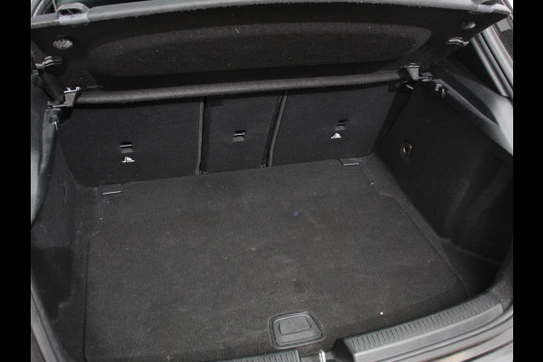 Mercedes-Benz A-Klasse 200 163pk Automaat Advantage Proressive Style Navigatie Virtual Cockpit Climate control Half leder Camera Parkeer Sensoren Lichtmetalen Velgen Cruise Control Stoelverwarming