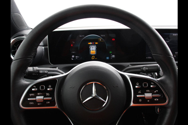 Mercedes-Benz A-Klasse 200 163pk Automaat Advantage Proressive Style Navigatie Virtual Cockpit Climate control Half leder Camera Parkeer Sensoren Lichtmetalen Velgen Cruise Control Stoelverwarming