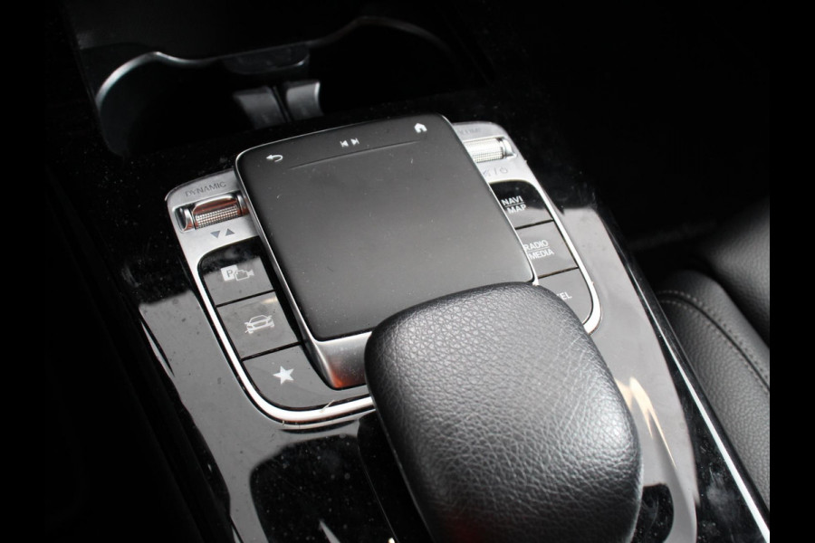 Mercedes-Benz A-Klasse 200 163pk Automaat Advantage Proressive Style Navigatie Virtual Cockpit Climate control Half leder Camera Parkeer Sensoren Lichtmetalen Velgen Cruise Control Stoelverwarming