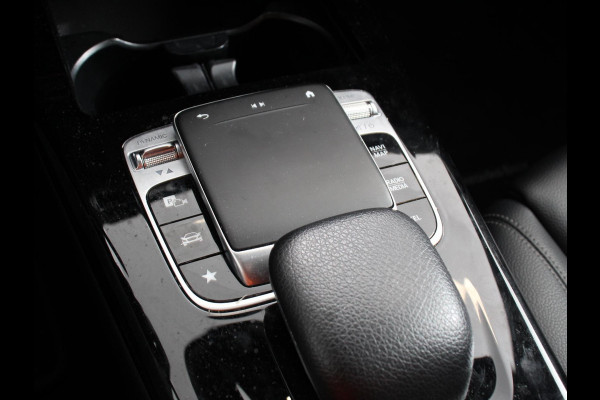 Mercedes-Benz A-Klasse 200 163pk Automaat Advantage Proressive Style Navigatie Virtual Cockpit Climate control Half leder Camera Parkeer Sensoren Lichtmetalen Velgen Cruise Control Stoelverwarming