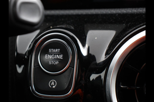 Mercedes-Benz A-Klasse 200 163pk Automaat Advantage Proressive Style Navigatie Virtual Cockpit Climate control Half leder Camera Parkeer Sensoren Lichtmetalen Velgen Cruise Control Stoelverwarming