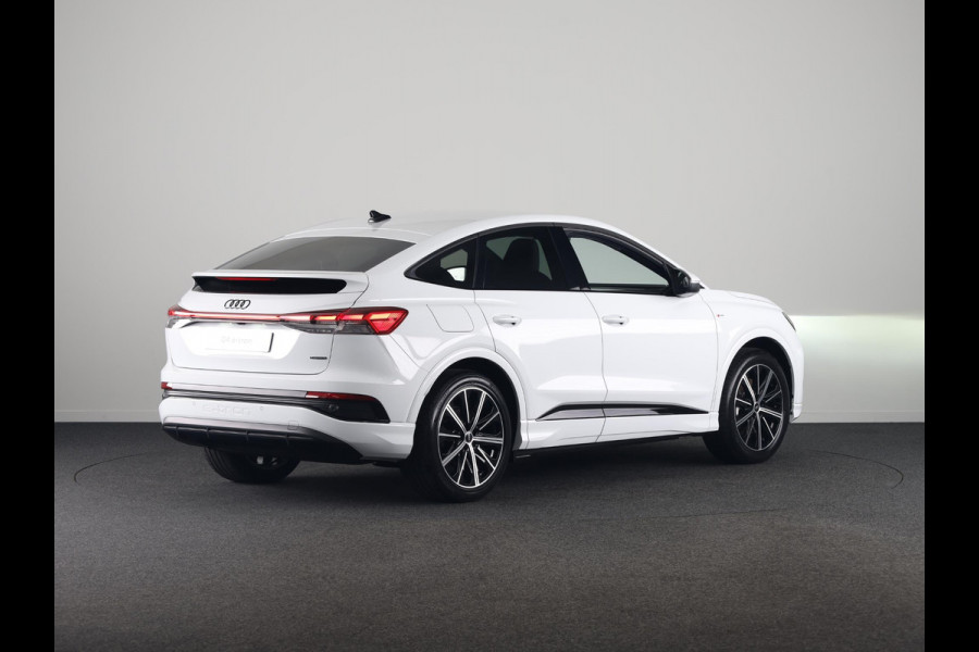 Audi Q4 Sportback e-tron 45 S edition Competition 82 kWh 286 pk | Assistentiepakket plus | Trekhaak | Ambient lichtpakket | Optiekpakket zwart plus |