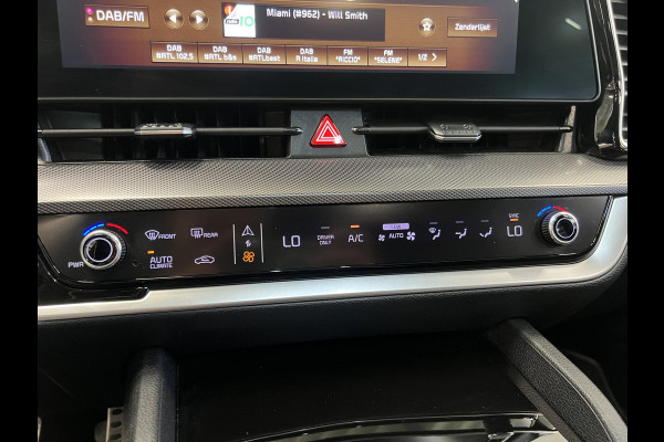 Kia Sportage 1.6 T-GDi Plug-in Hybrid AWD GT-PlusLine Panoramadak Navigatie Apple Carplay Android Auto 360 Camera Parkeersensoren Adaptive Cruise Control Stoel- en stuurverwarming Elektrische stoelen en achterklep Climate Control Lichtmetalen velgen