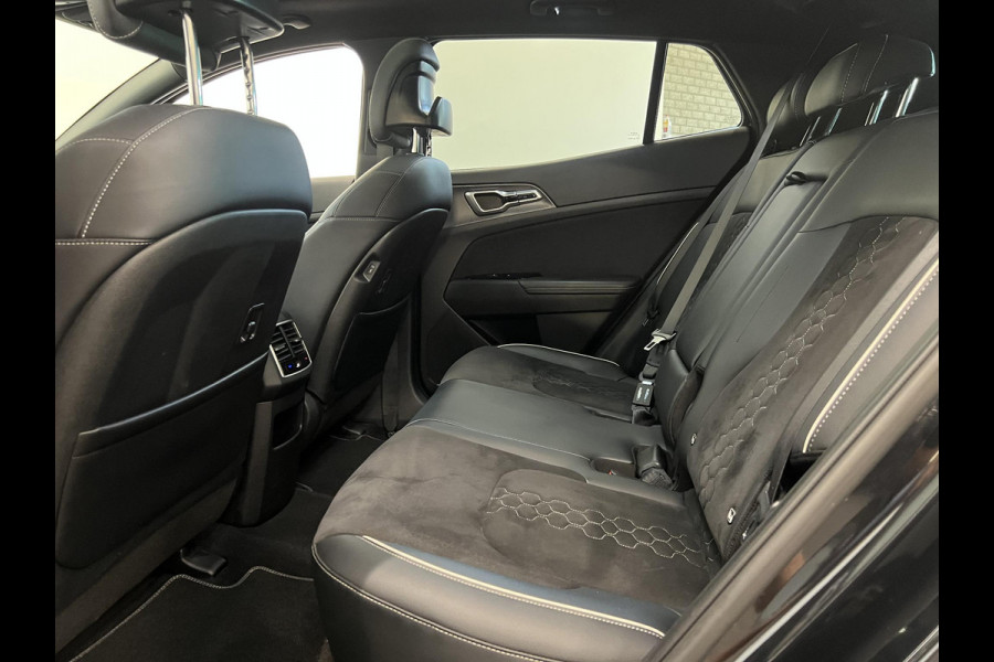 Kia Sportage 1.6 T-GDi Plug-in Hybrid AWD GT-PlusLine Panoramadak Navigatie Apple Carplay Android Auto 360 Camera Parkeersensoren Adaptive Cruise Control Stoel- en stuurverwarming Elektrische stoelen en achterklep Climate Control Lichtmetalen velgen