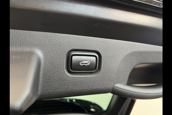 Kia Sportage 1.6 T-GDi Plug-in Hybrid AWD GT-PlusLine Panoramadak Navigatie Apple Carplay Android Auto 360 Camera Parkeersensoren Adaptive Cruise Control Stoel- en stuurverwarming Elektrische stoelen en achterklep Climate Control Lichtmetalen velgen