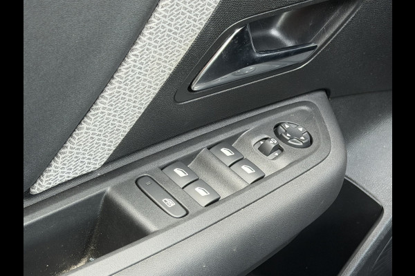 Citroën C4 1.2 VTR Sport 130PK | Camera achter | Stoelverwarming | Voorruit verwarming | Apple Carplay | Cruise control | Climate control