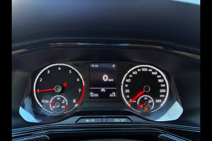Volkswagen T-Cross 1.0 TSI Style Business Camera_Trekh_Carplay_ACC
