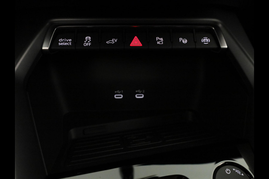 Audi A3 Sportback Pro Line 40 TFSI e 204 pk | Assis.pak Driving+Parking plus | Led v+a, dyna. knipper. achter | Sportstoelen zwarte stof | Apple carplay |