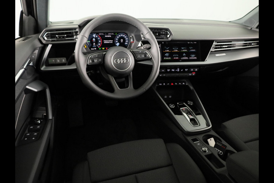 Audi A3 Sportback Pro Line 40 TFSI e 204 pk | Assis.pak Driving+Parking plus | Led v+a, dyna. knipper. achter | Sportstoelen zwarte stof | Apple carplay |