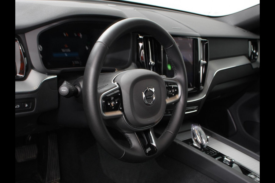 Volvo XC60 2.0 T6 Plug-in hybrid AWD Automaat Plus Dark Adaptieve cruise control Leder Navigatie Google Harman Kardon Panorama dak Lichtmetalen Velgen Dab Stoelverwarming Camera 360 Led Climate control Apple Carplay/ Android Auto