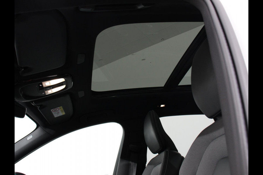 Volvo XC60 2.0 T6 Plug-in hybrid AWD Automaat Plus Dark Adaptieve cruise control Leder Navigatie Google Harman Kardon Panorama dak Lichtmetalen Velgen Dab Stoelverwarming Camera 360 Led Climate control Apple Carplay/ Android Auto