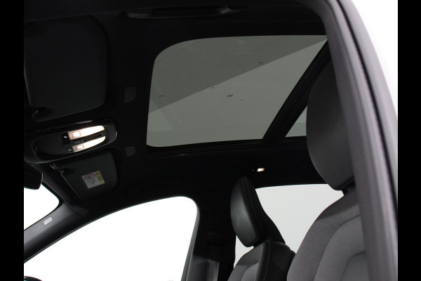 Volvo XC60 2.0 T6 Plug-in hybrid AWD Automaat Plus Dark Adaptieve cruise control Leder Navigatie Google Harman Kardon Panorama dak Lichtmetalen Velgen Dab Stoelverwarming Camera 360 Led Climate control Apple Carplay/ Android Auto