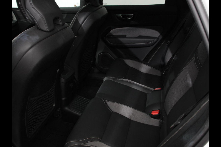Volvo XC60 2.0 T6 Plug-in hybrid AWD Automaat Plus Dark Adaptieve cruise control Leder Navigatie Google Harman Kardon Panorama dak Lichtmetalen Velgen Dab Stoelverwarming Camera 360 Led Climate control Apple Carplay/ Android Auto