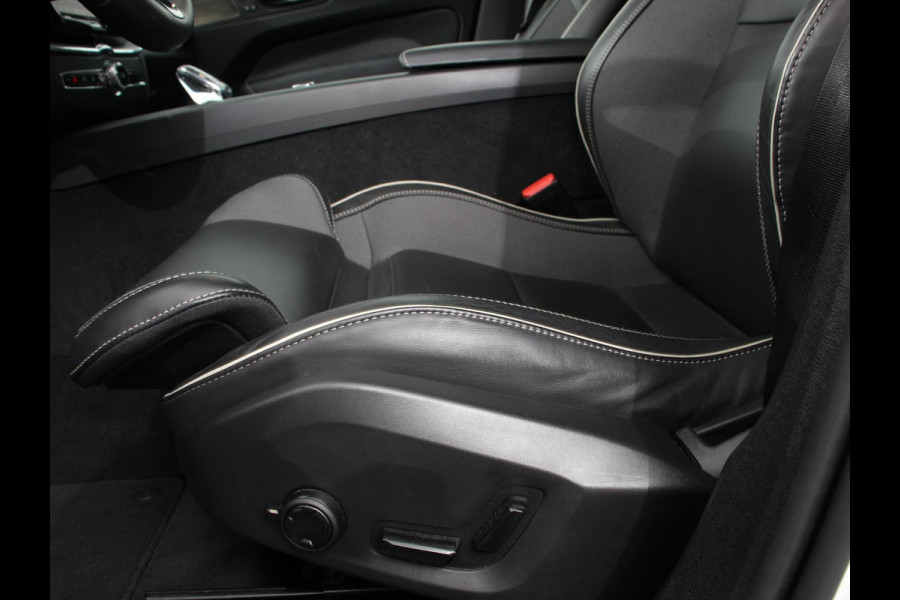 Volvo XC60 2.0 T6 Plug-in hybrid AWD Automaat Plus Dark Adaptieve cruise control Leder Navigatie Google Harman Kardon Panorama dak Lichtmetalen Velgen Dab Stoelverwarming Camera 360 Led Climate control Apple Carplay/ Android Auto