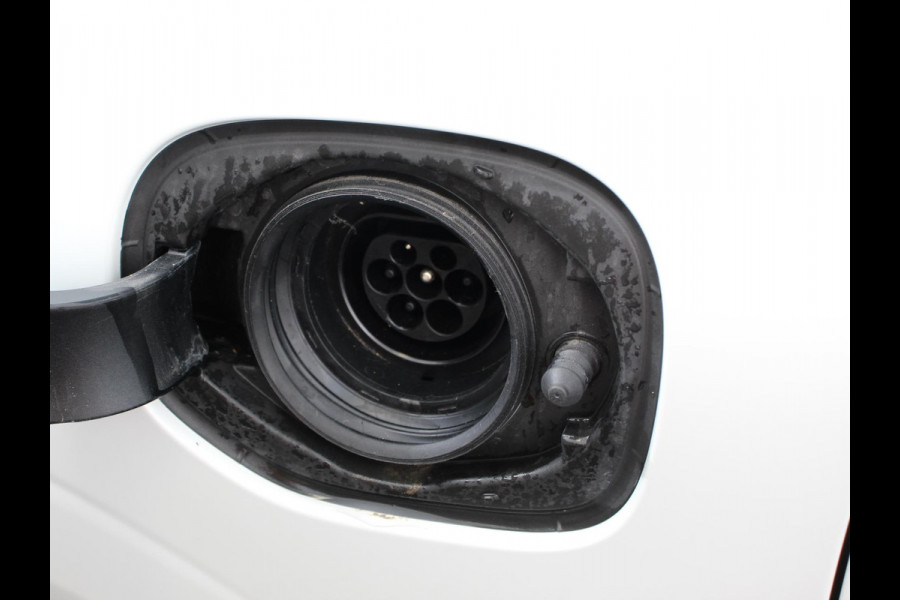 Volvo XC60 2.0 T6 Plug-in hybrid AWD Automaat Plus Dark Adaptieve cruise control Leder Navigatie Google Harman Kardon Panorama dak Lichtmetalen Velgen Dab Stoelverwarming Camera 360 Led Climate control Apple Carplay/ Android Auto