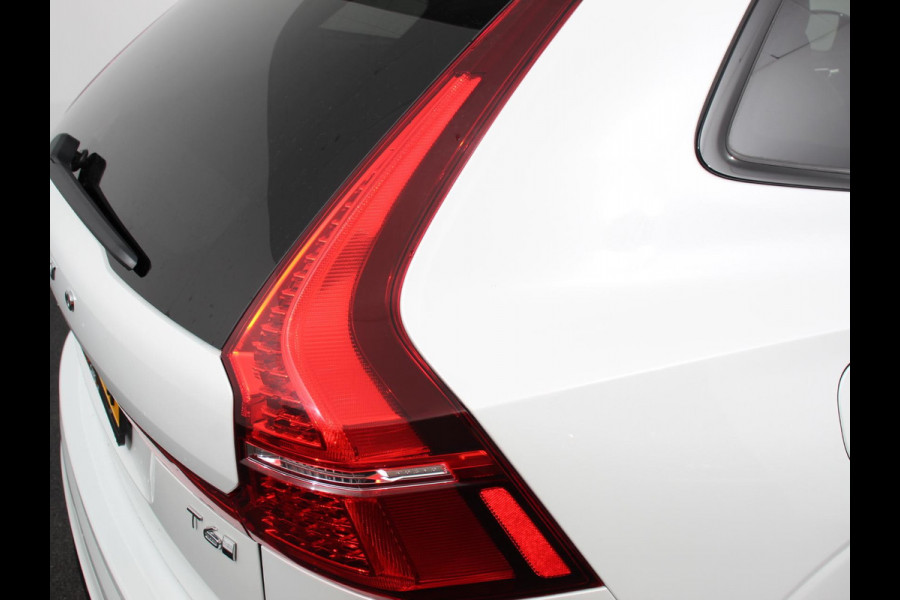 Volvo XC60 2.0 T6 Plug-in hybrid AWD Automaat Plus Dark Adaptieve cruise control Leder Navigatie Google Harman Kardon Panorama dak Lichtmetalen Velgen Dab Stoelverwarming Camera 360 Led Climate control Apple Carplay/ Android Auto