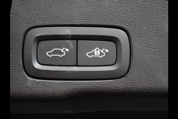 Volvo XC60 2.0 T6 Plug-in hybrid AWD Automaat Plus Dark Adaptieve cruise control Leder Navigatie Google Harman Kardon Panorama dak Lichtmetalen Velgen Dab Stoelverwarming Camera 360 Led Climate control Apple Carplay/ Android Auto