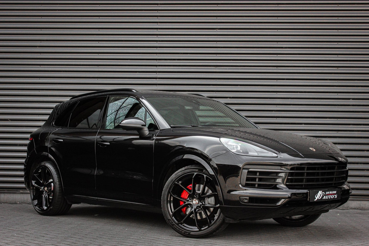 Porsche Cayenne 3.0 E-Hybrid FULL BLACK / PANO-DAK / SPORT CHRONO / LUCHTVERING / TREKHAAK / NAVIGATIE/ONDERHOUDSHISTORY / CARPLAY