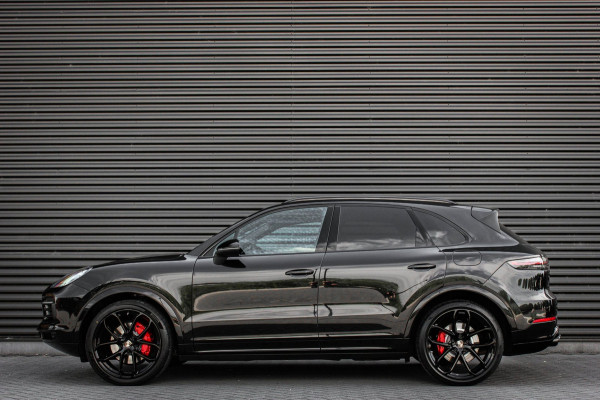 Porsche Cayenne 3.0 E-Hybrid FULL BLACK / PANO-DAK / SPORT CHRONO / LUCHTVERING / TREKHAAK / NAVIGATIE/ONDERHOUDSHISTORY / CARPLAY