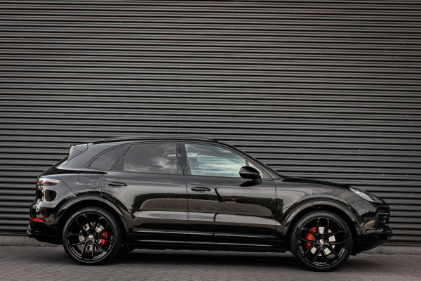 Porsche Cayenne 3.0 E-Hybrid FULL BLACK / PANO-DAK / SPORT CHRONO / LUCHTVERING / TREKHAAK / NAVIGATIE/ONDERHOUDSHISTORY / CARPLAY