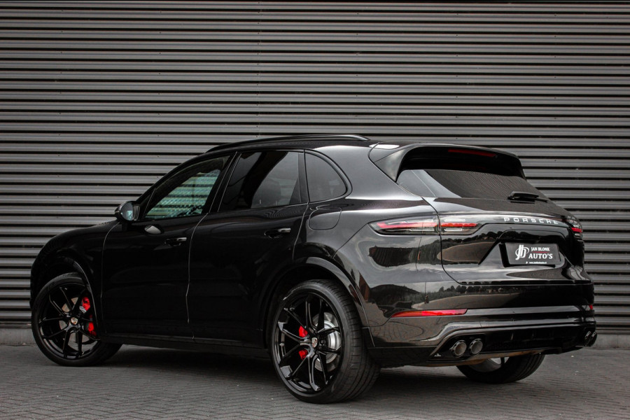 Porsche Cayenne 3.0 E-Hybrid FULL BLACK / PANO-DAK / SPORT CHRONO / LUCHTVERING / TREKHAAK / NAVIGATIE/ONDERHOUDSHISTORY / CARPLAY