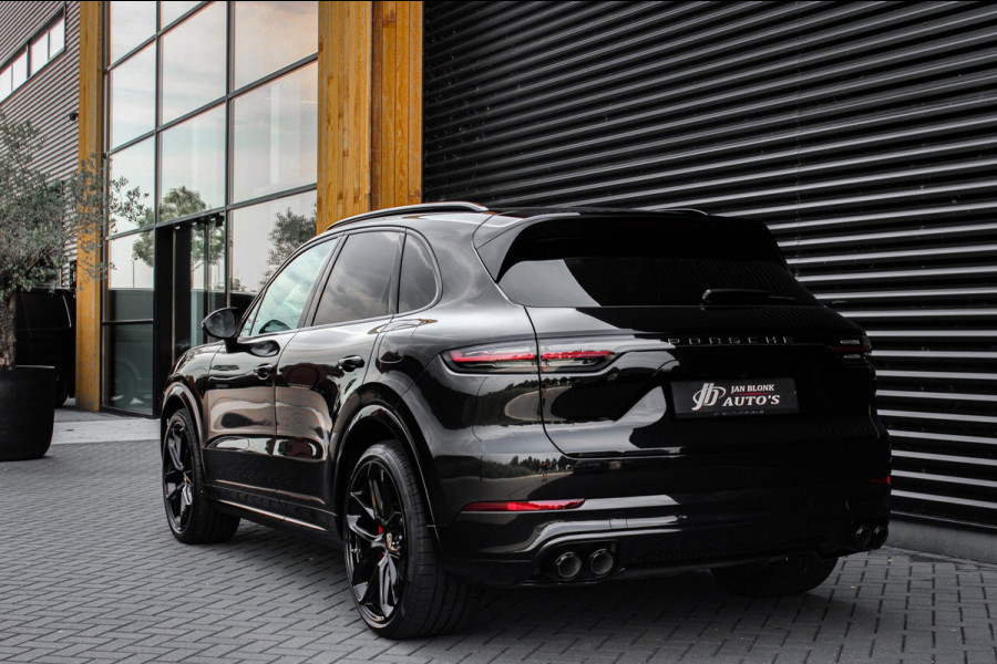 Porsche Cayenne 3.0 E-Hybrid FULL BLACK / PANO-DAK / SPORT CHRONO / LUCHTVERING / TREKHAAK / NAVIGATIE/ONDERHOUDSHISTORY / CARPLAY