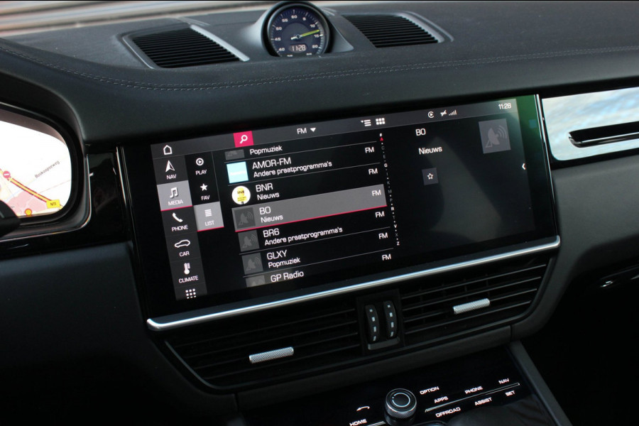 Porsche Cayenne 3.0 E-Hybrid FULL BLACK / PANO-DAK / SPORT CHRONO / LUCHTVERING / TREKHAAK / NAVIGATIE/ONDERHOUDSHISTORY / CARPLAY
