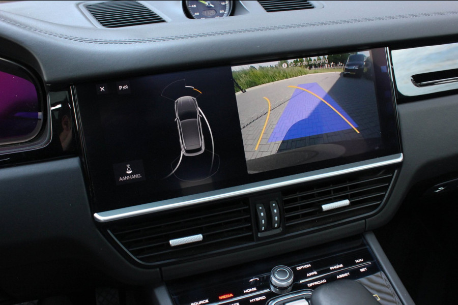 Porsche Cayenne 3.0 E-Hybrid FULL BLACK / PANO-DAK / SPORT CHRONO / LUCHTVERING / TREKHAAK / NAVIGATIE/ONDERHOUDSHISTORY / CARPLAY