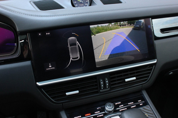 Porsche Cayenne 3.0 E-Hybrid FULL BLACK / PANO-DAK / SPORT CHRONO / LUCHTVERING / TREKHAAK / NAVIGATIE/ONDERHOUDSHISTORY / CARPLAY