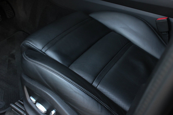 Porsche Cayenne 3.0 E-Hybrid FULL BLACK / PANO-DAK / SPORT CHRONO / LUCHTVERING / TREKHAAK / NAVIGATIE/ONDERHOUDSHISTORY / CARPLAY