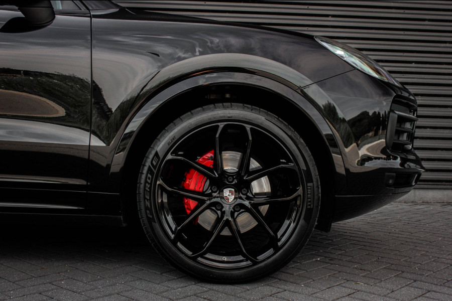 Porsche Cayenne 3.0 E-Hybrid FULL BLACK / PANO-DAK / SPORT CHRONO / LUCHTVERING / TREKHAAK / NAVIGATIE/ONDERHOUDSHISTORY / CARPLAY