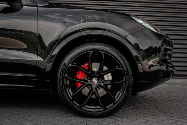 Porsche Cayenne 3.0 E-Hybrid FULL BLACK / PANO-DAK / SPORT CHRONO / LUCHTVERING / TREKHAAK / NAVIGATIE/ONDERHOUDSHISTORY / CARPLAY