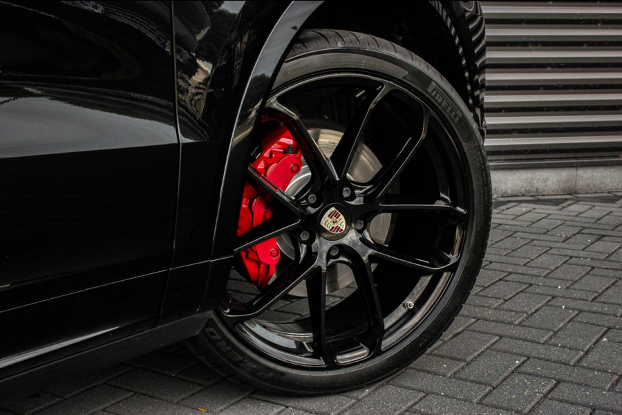 Porsche Cayenne 3.0 E-Hybrid FULL BLACK / PANO-DAK / SPORT CHRONO / LUCHTVERING / TREKHAAK / NAVIGATIE/ONDERHOUDSHISTORY / CARPLAY