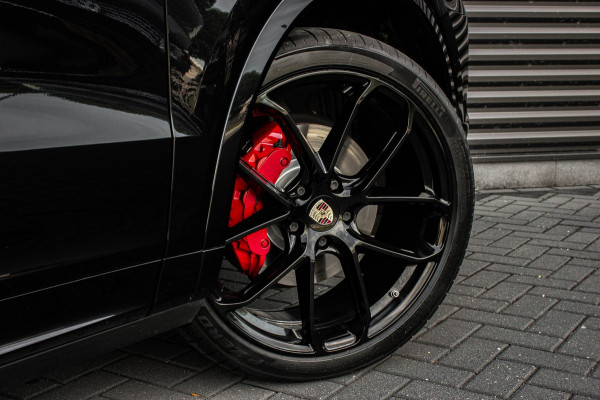 Porsche Cayenne 3.0 E-Hybrid FULL BLACK / PANO-DAK / SPORT CHRONO / LUCHTVERING / TREKHAAK / NAVIGATIE/ONDERHOUDSHISTORY / CARPLAY