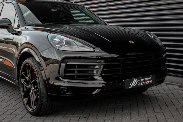 Porsche Cayenne 3.0 E-Hybrid FULL BLACK / PANO-DAK / SPORT CHRONO / LUCHTVERING / TREKHAAK / NAVIGATIE/ONDERHOUDSHISTORY / CARPLAY