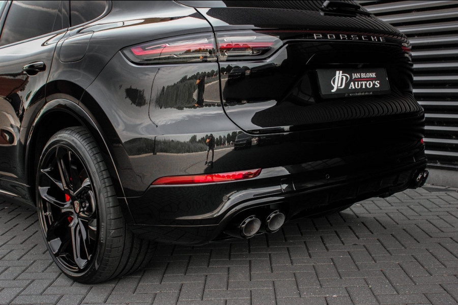 Porsche Cayenne 3.0 E-Hybrid FULL BLACK / PANO-DAK / SPORT CHRONO / LUCHTVERING / TREKHAAK / NAVIGATIE/ONDERHOUDSHISTORY / CARPLAY