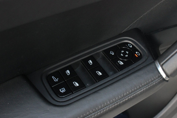 Porsche Cayenne 3.0 E-Hybrid FULL BLACK / PANO-DAK / SPORT CHRONO / LUCHTVERING / TREKHAAK / NAVIGATIE/ONDERHOUDSHISTORY / CARPLAY