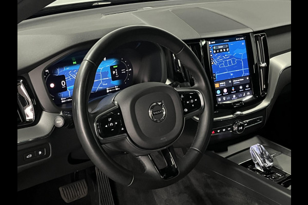 Volvo XC60 2.0 T6 Plug-in hybrid AWD Plus Dark Trekhaak | Open dak | Adaptive cruise control | Stoel-/stuur verwarming | 22"wielen | Carplay | Google