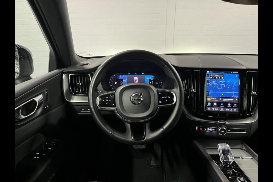 Volvo XC60 2.0 T6 Plug-in hybrid AWD Plus Dark Trekhaak | Open dak | Adaptive cruise control | Stoel-/stuur verwarming | 22"wielen | Carplay | Google